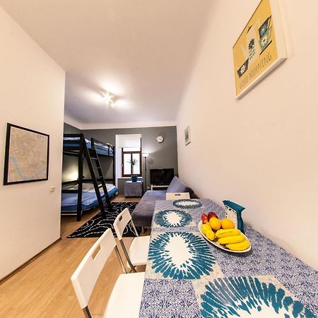 Homely Apartment'S Old Town Краков Экстерьер фото